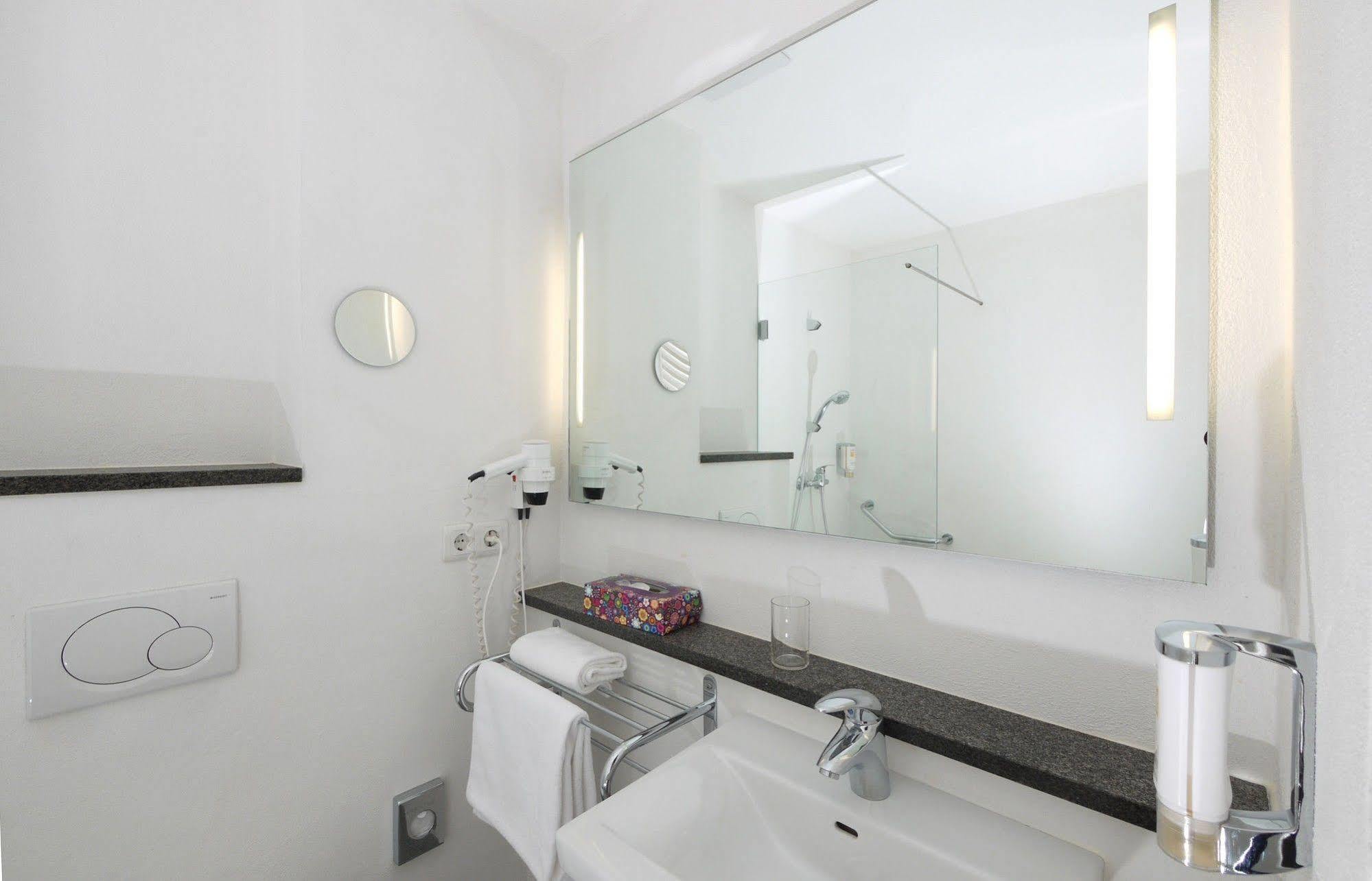 Hotel Pinger Remagen Bagian luar foto
